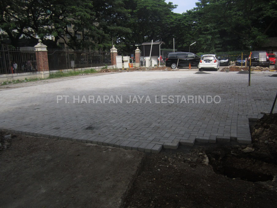 Kontraktor Pekerjaan Sipil Pemasangan Paving Block Area Parkir Universitas Pelita Harapan - Lippo Karawaci